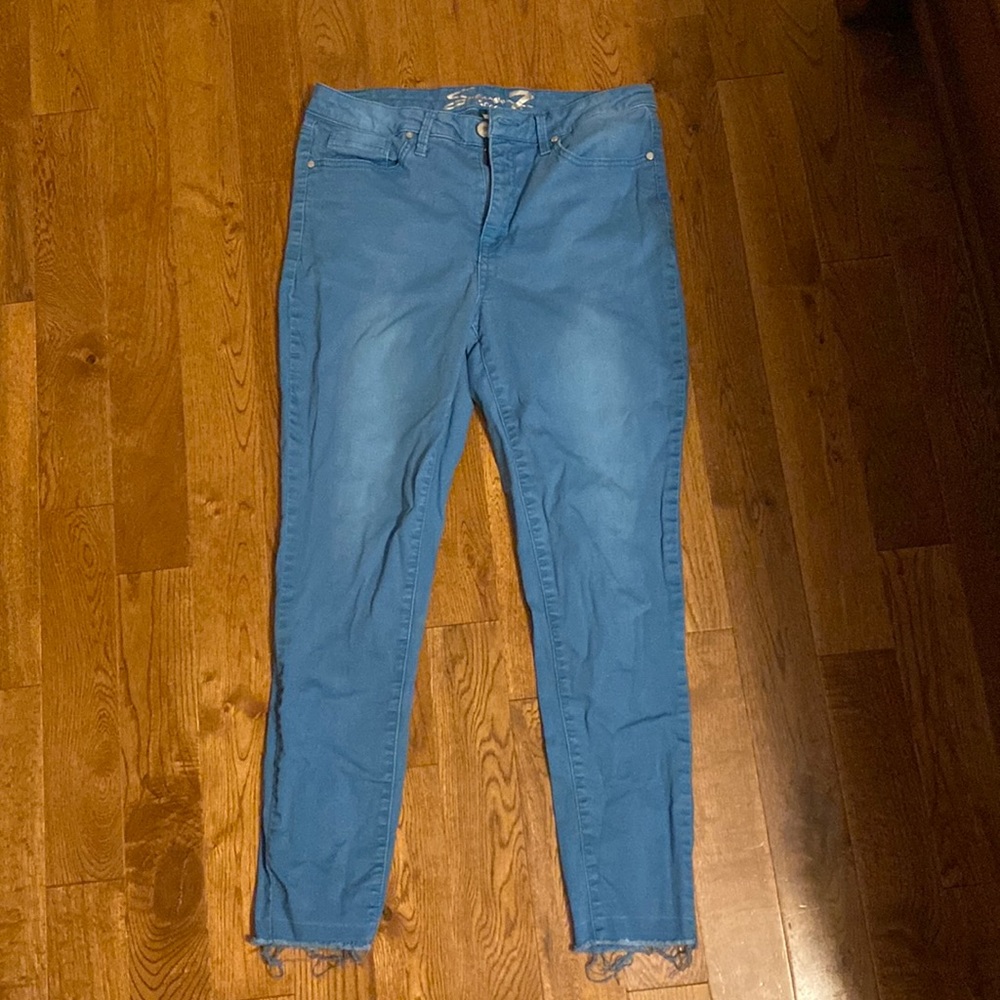Seven light blue Denium